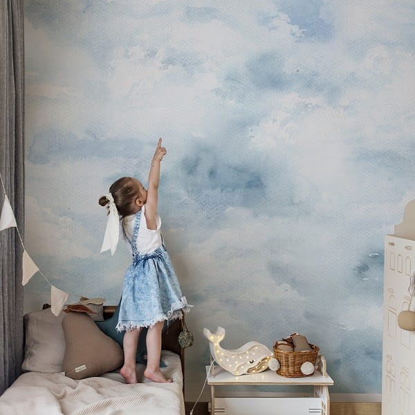 to-zephyr-blue-delikatna-tapeta-dla-dzieci-w-akwarelowe-chmury.jpg