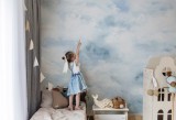 zephyr-blue-delikatna-tapeta-dla-dzieci-w-akwarelowe-chmury.jpg
