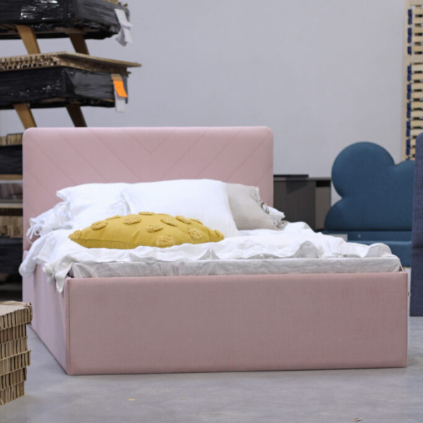 rozowe-lozko-tapicerowane-ze-skrzynia-dla-nastolatki.png