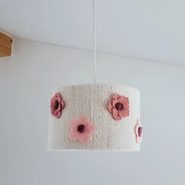 lampka-sufitowa-do-pokoju-dziewczynki-kwiatki-filcowe.png