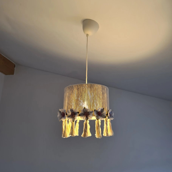 lampa-pleciona-boho-kwiaty-fredzle.png