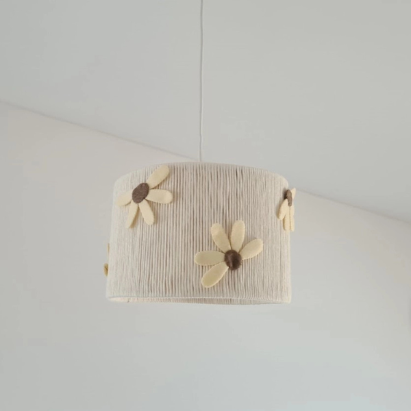 lampa-sufitowa-w-stylu-boho-do-pokoju-dziewczynki-kwiaty.png