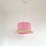 lampa-sufitowa-rozowa-rozowa-bezowe-pompony.png
