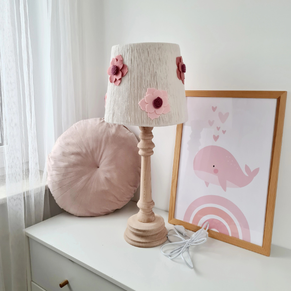 lampka-nocna-filcowe-rozowe-kwiaty-dla-dziewczynki.png