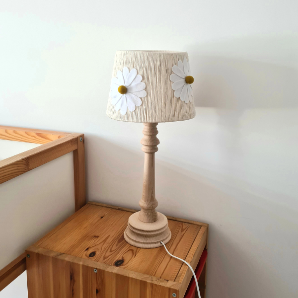 lampka-nocna-w-kwiatki-margaretki.png