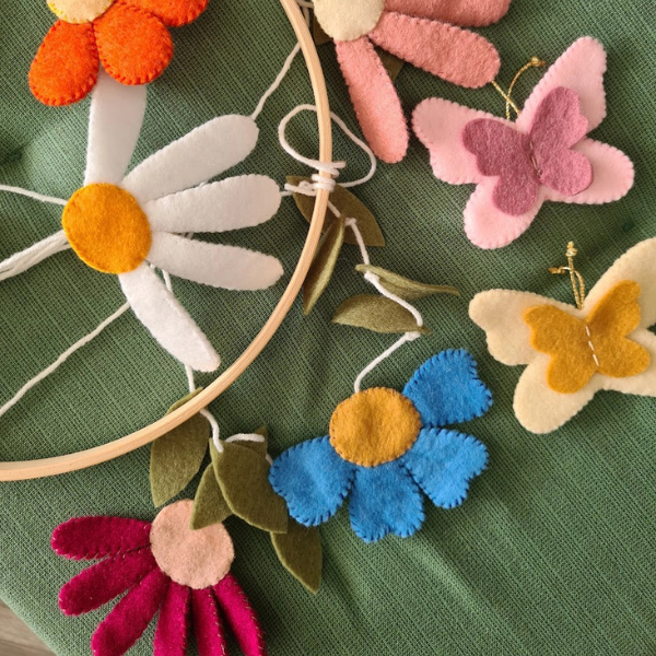 karuzela-filcowe-kwiaty.png