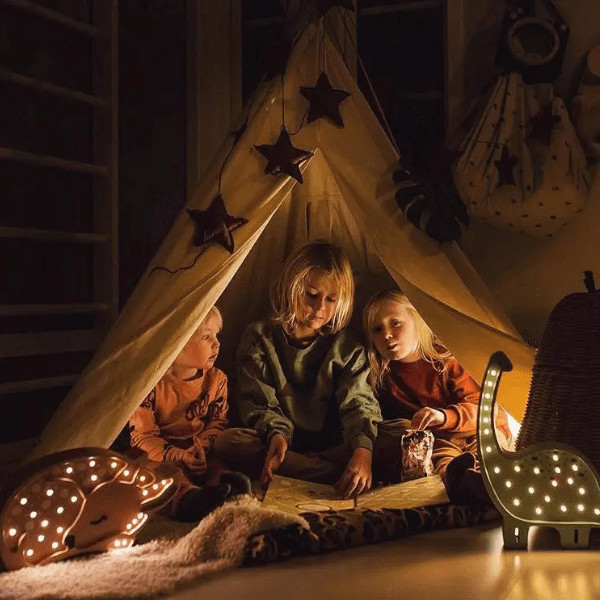 lampka_nocna_led_dinozaur_chlopiec.png