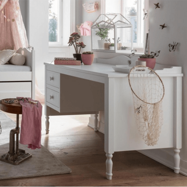 Biurko glamour dla dziewczynki 7 lat w różowej aranżacji