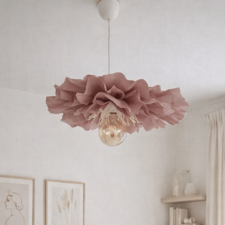 Różowa lampa Kwiat w aranżacji pokoju dziewczynki