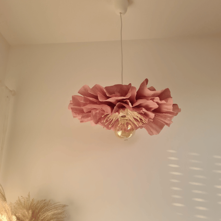 Różowa lampa wisząca Kwiat jako dekoracja pokoju dziecka