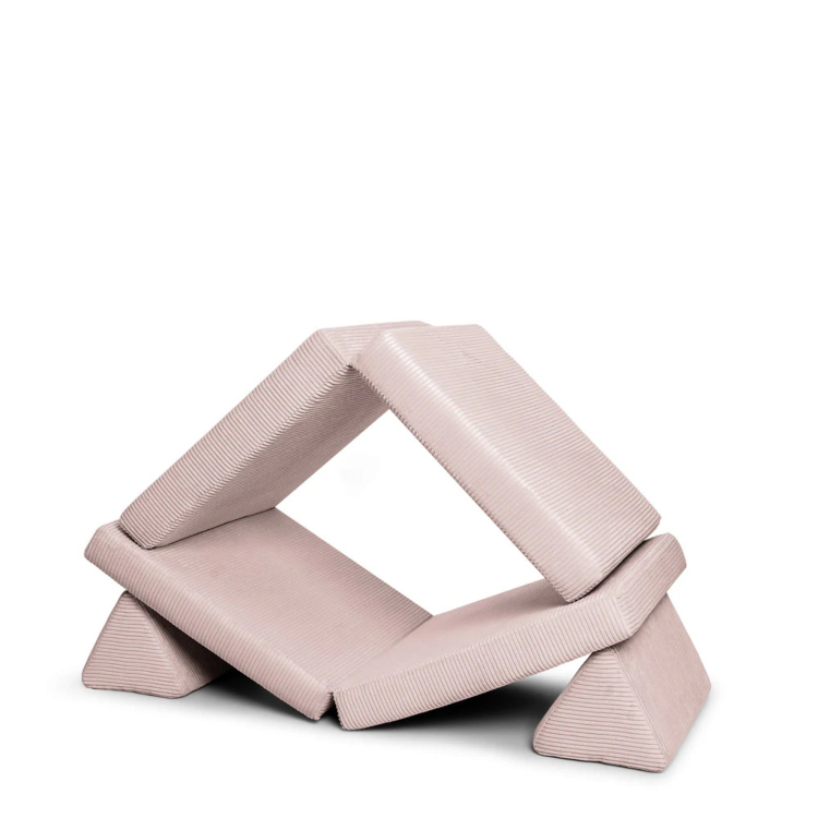 rozowy-sofa-sztruksowa-do-pokoju-dziecka.png