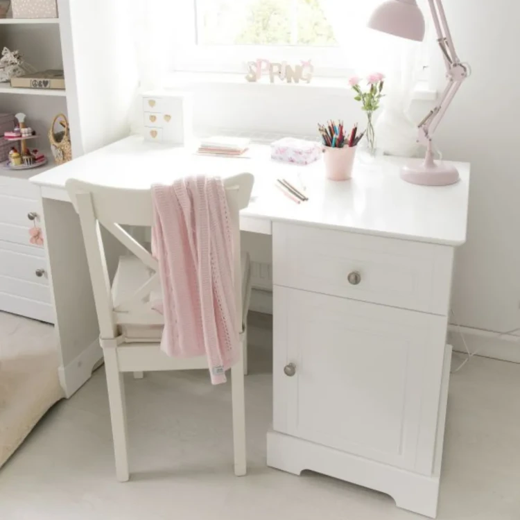 biale_meble_do_biurka.webp