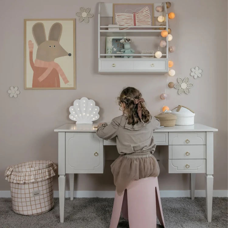 duze_biuro_do_pokoju_dziewczynki.webp