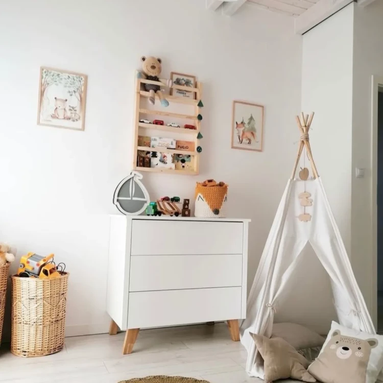 biala_komoda_zara_dziecieca.webp