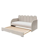 Nowoczesna sofa z wysuwaną dodatkową szufladą z funkcją spania na białym tle.
