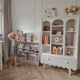 regalik_dzieciecy_bialy_na_nozkach.webp