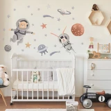 naklejka-nascienna-astro-mis-i-krolik-do-pokoju-niemowlaka.webp