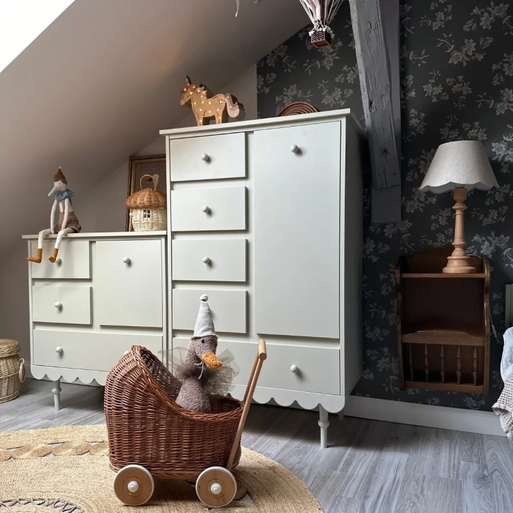 komody_dzieciece_w_stylu_vintage.webp