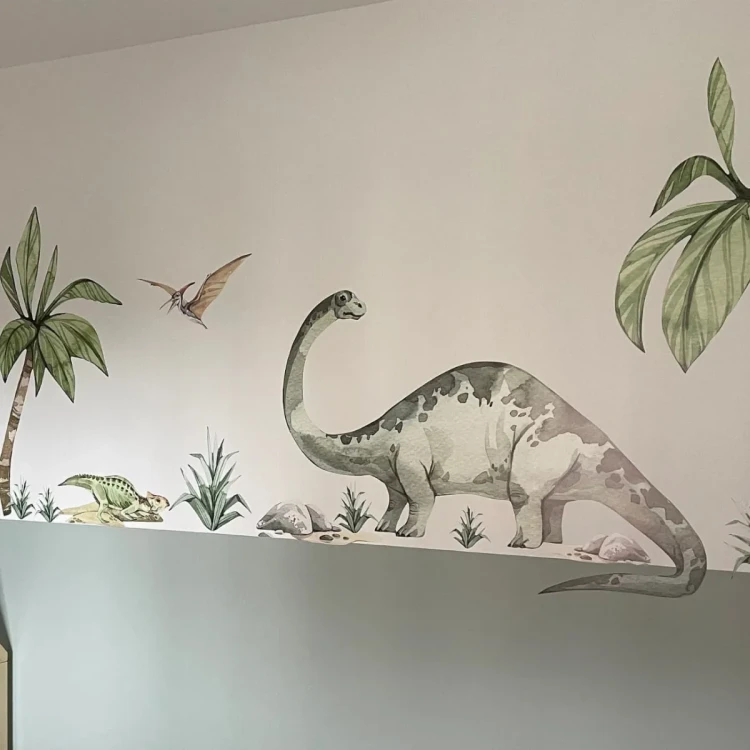 naklejka-nascienna-prehistoria-brontozaur-dla-niemowlaka.webp