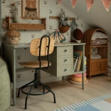 biurko_zielone_dla_1_klasisty.webp