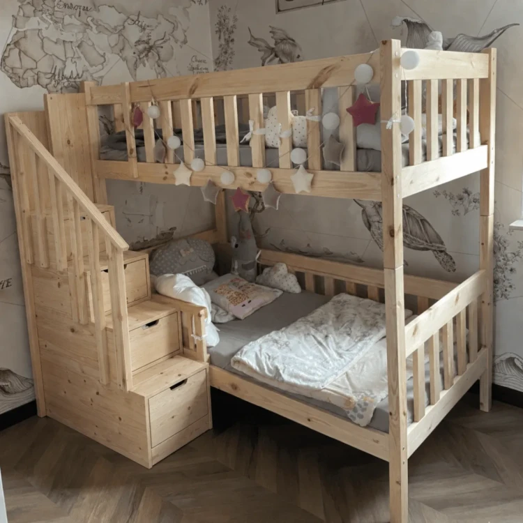 Lozko_pietrowe_schodki_drewniane.webp