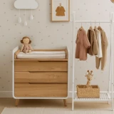 wieszak_na_ubranka_montessori.webp