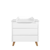 biala_komoda_z_przwijakiem_i_uchwytami.webp