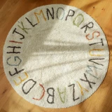 dywan-abc-kolorowy-do-pokoju-nastolatka.webp