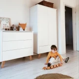 biale_meble_w_stylu_skandynawskim_dla_dziecka.webp
