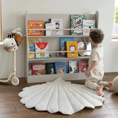niska-biblioteczka-na-ksiazeczki-dziecka.webp
