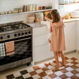dywan-brazowo-bezowa-kratka-Kitchen-Tiles-Toffee.webp