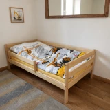 lozko-dzieciece-bariera-z-drewna-sosny.webp