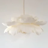 Lampa sufitowa Piwonia ecru z kwiatowym abażurem
