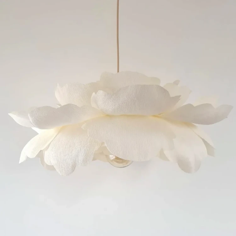 Lampa sufitowa Piwonia ecru z kwiatowym abażurem
