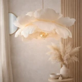 Lampa Piwonia ecru w kształcie dużego kwiatu