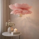 Lampa Peonia różowa jako dekoracja pokoju dziecka