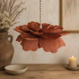 Terakotowa lampa Kwiat Peonia jako dekoracja pokoju dziecka