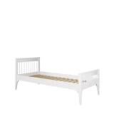 Białe łóżko Carmela 90×200 cm z drewna – widok z boku