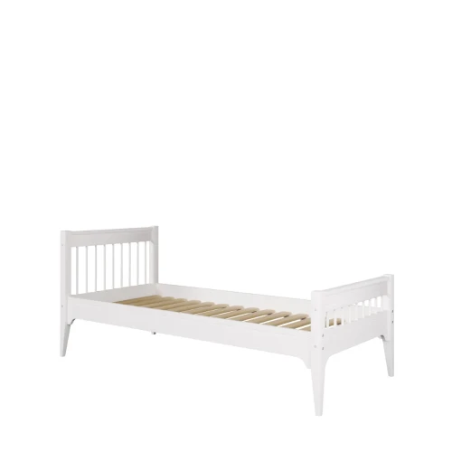Białe łóżko Carmela 90×200 cm z drewna – widok z boku