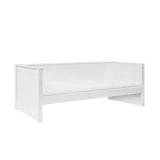 Białe łóżko-sofa Collet z bokami, widok z boku na białym tle