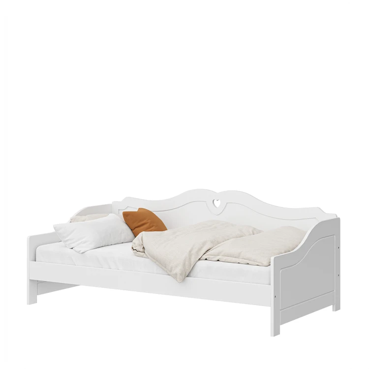 Białe łóżko sofa dla dziewczynki z ozdobą w kształcie serca