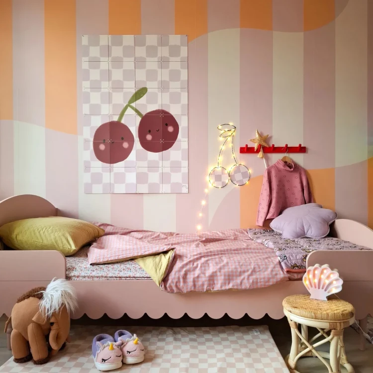 lozko-vintage-rozowe.webp