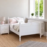 Białe łóżko GLAMOUR 90x200 w pokoju dziewczynk
