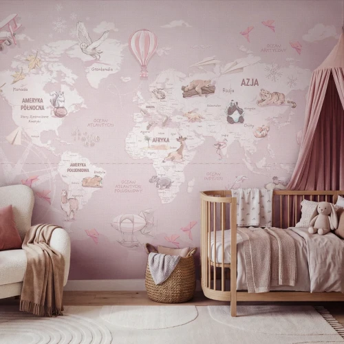 Tapeta z mapą świata Wanderlust Sweet Lavender w pokoju dziecka