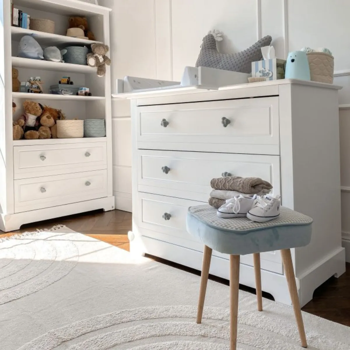 detal komody dziecięcej Bellamy białej