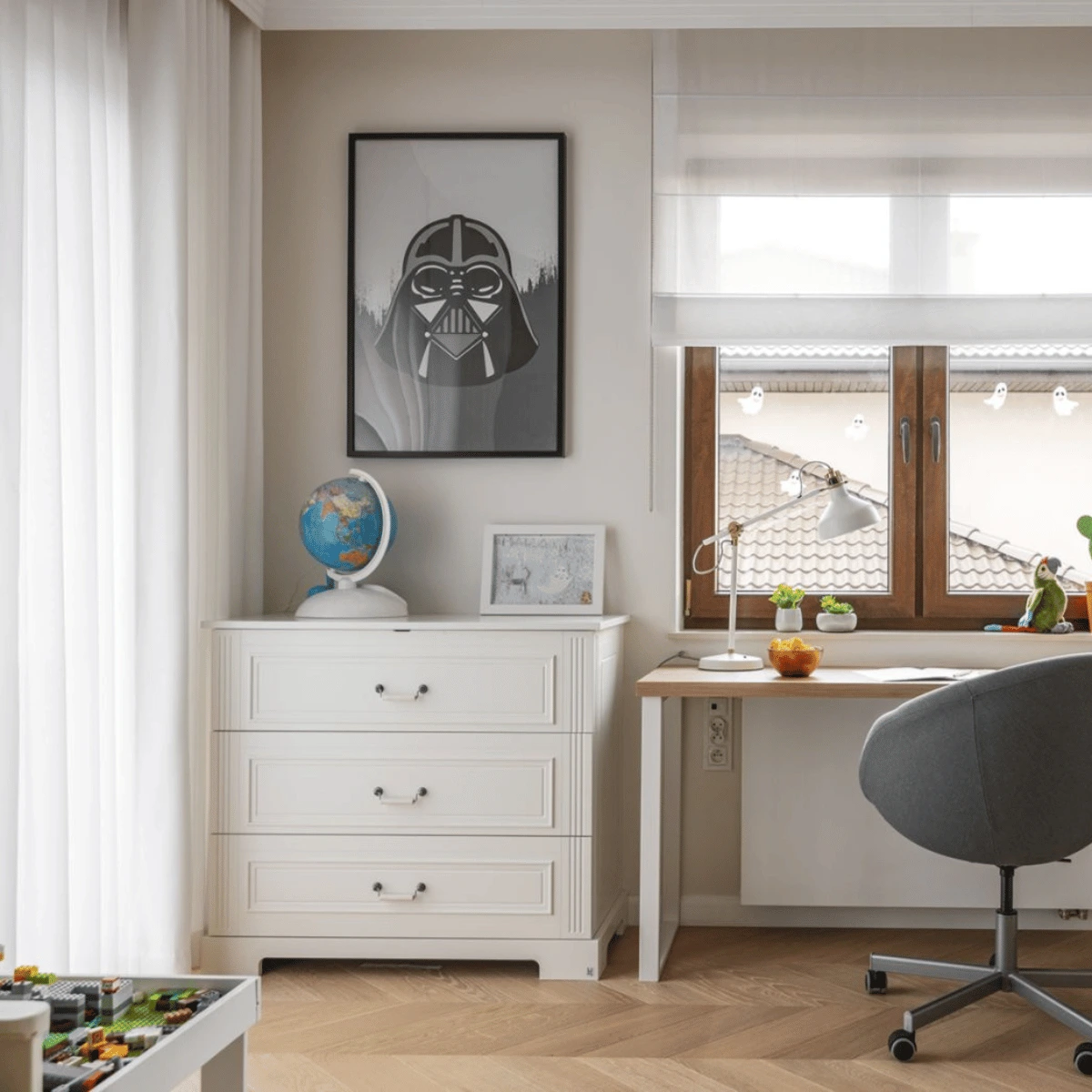 Komoda Ines Bellamy w pokoju dziecka