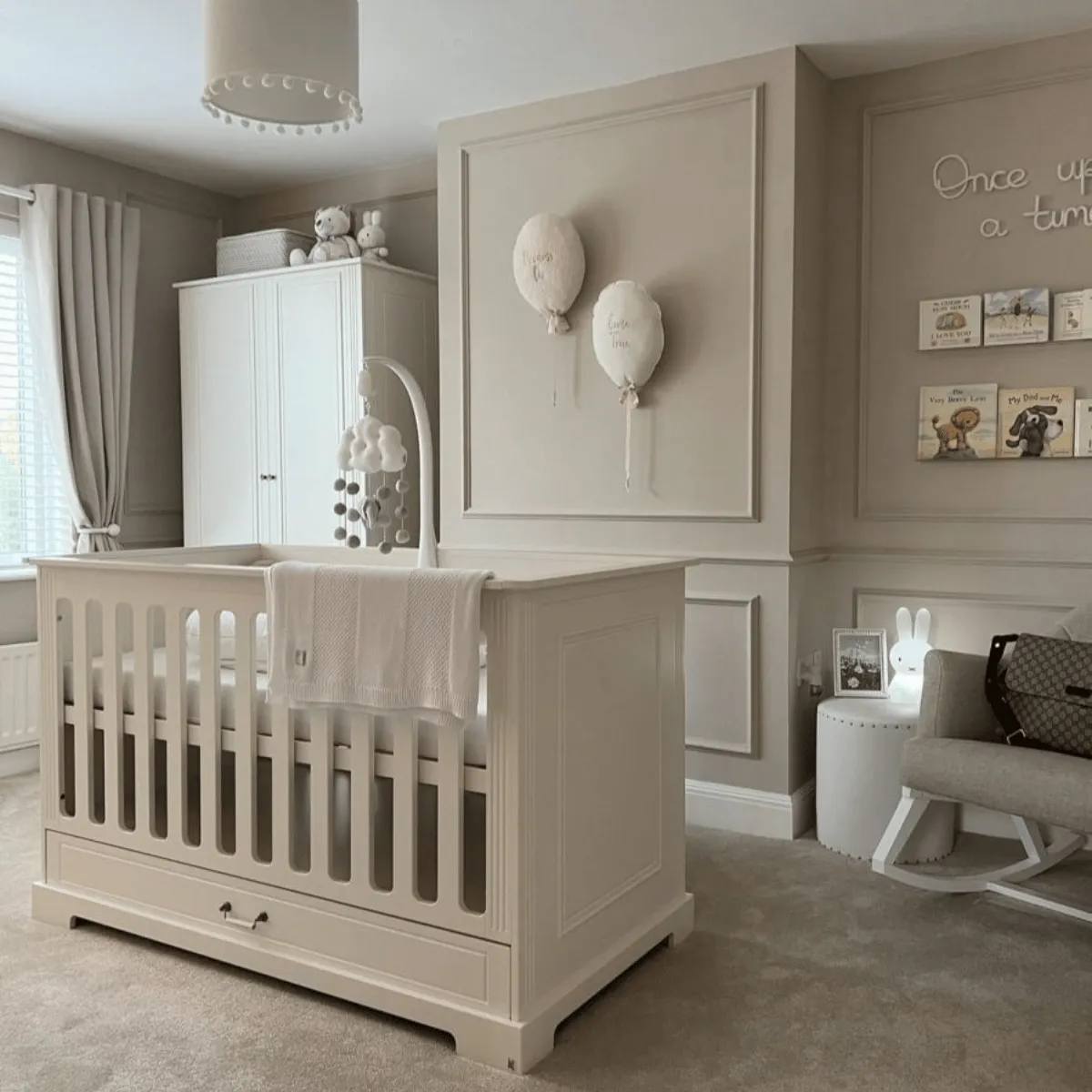 Białe łóżeczko dziecięce 70x140 Bellamy Ines White z funkcją tapczanika i szufladą