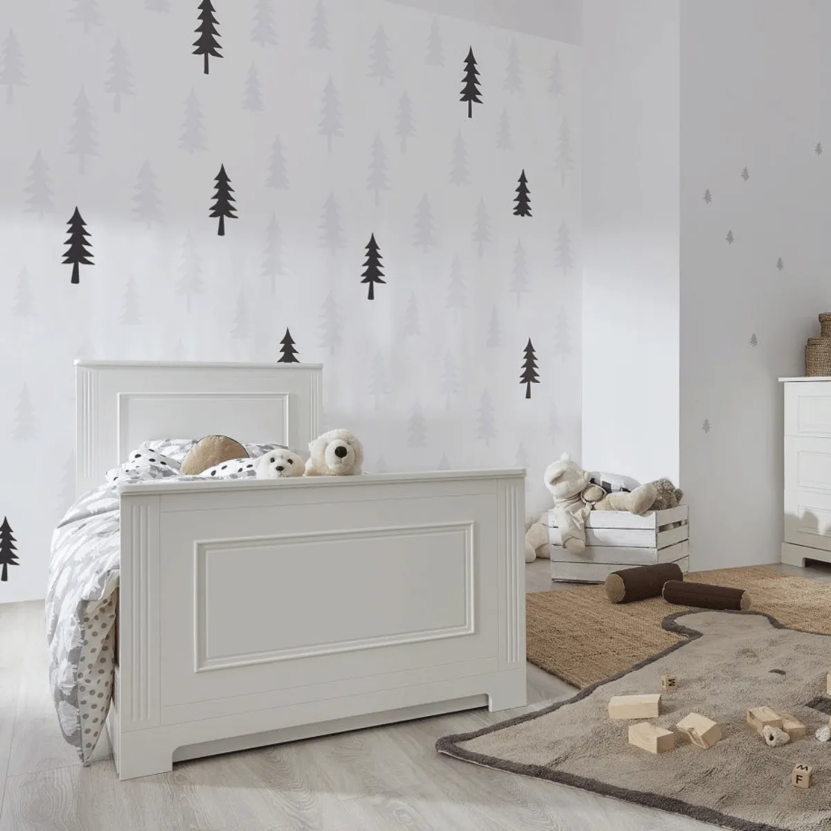 Białe łóżko dziecięce 90x200 z szufladą Bellamy Ines White w pokoju dziecka