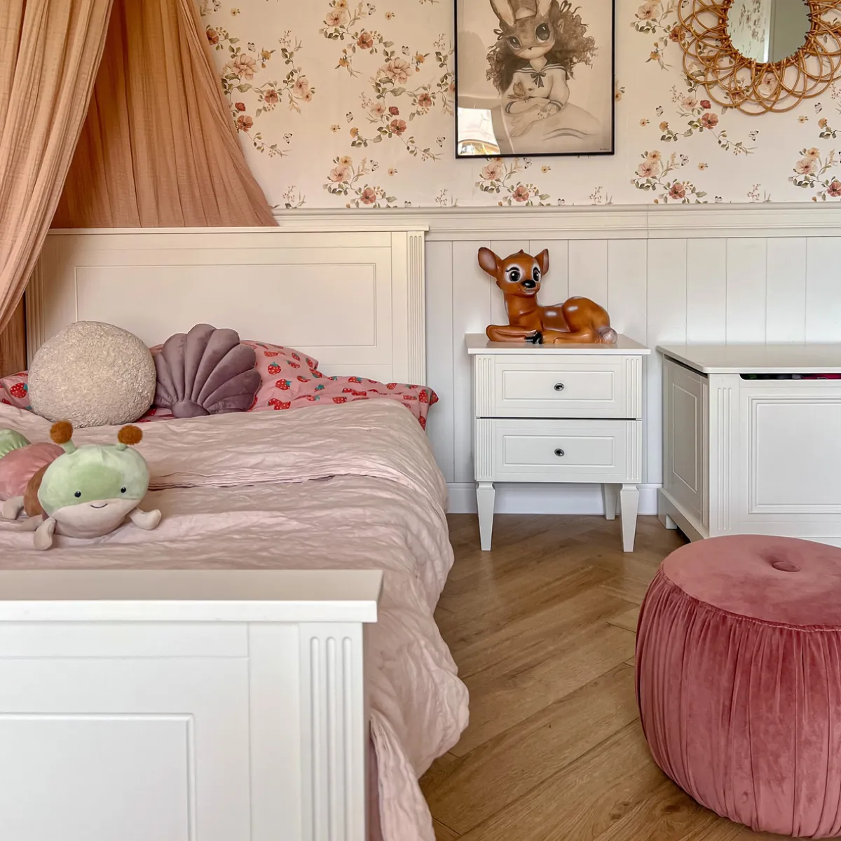 Biały stolik nocny Bellamy Ines White do pokoju dziecka