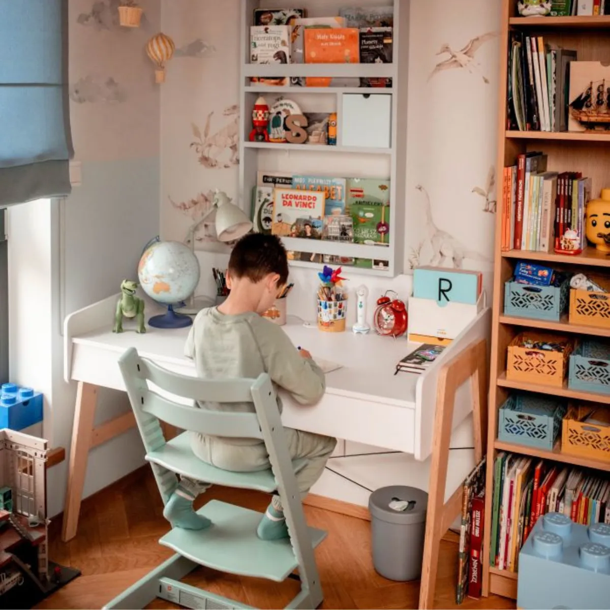 detal biurka dziecięcego Bellamy So Sixty biało-brzozowego